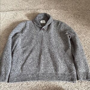 Old Navy Gray Crewneck Sweater with Ribbed Detailing